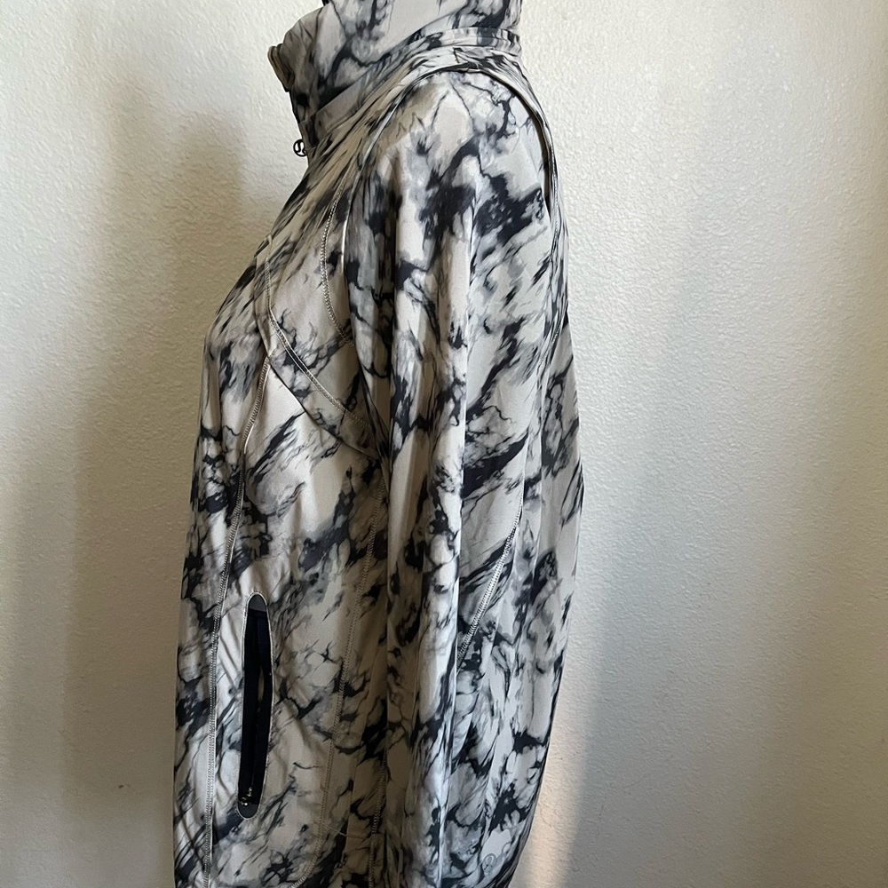 Lululemon windbreaker - Picture 4 of 9